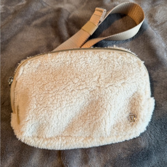 lululemon bag sherpa lululemon athletica Sherpa Belt Bag